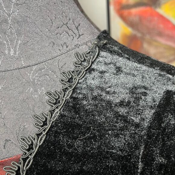 Renaissance Type Lace Trimmed Dress Black Red In Costumes Size 12 - Picture 5 of 7